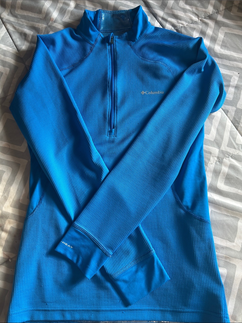 Columbia gorgeous blue 1/4 zip Omni shield top